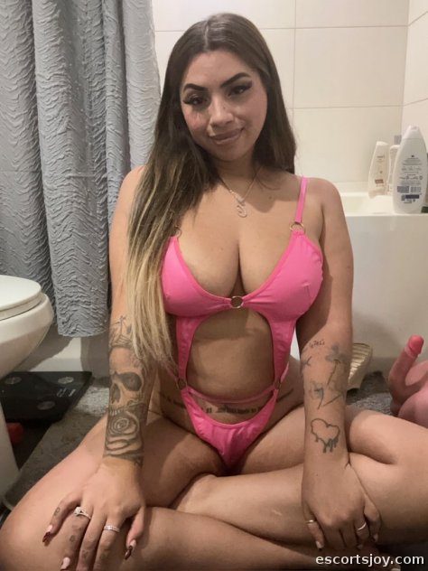 Align 🌹 - Hi guys! I’m a sexy latina who loves meeting new people..