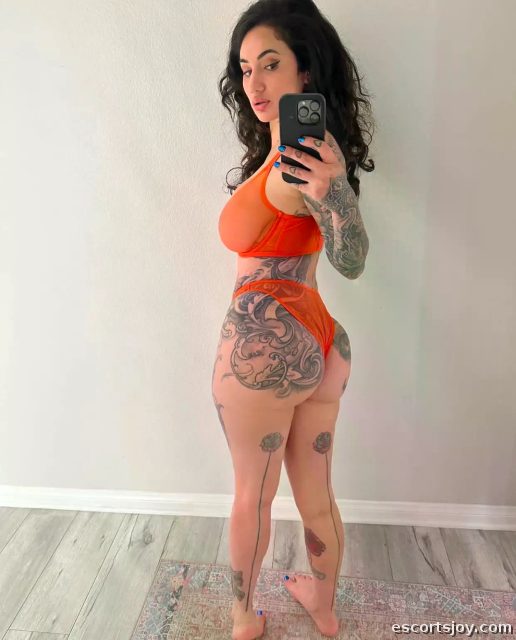 I’m HORNY and AVAILABLE for fun rn 😩💦👅 my🍆INCALL & OUTCALL